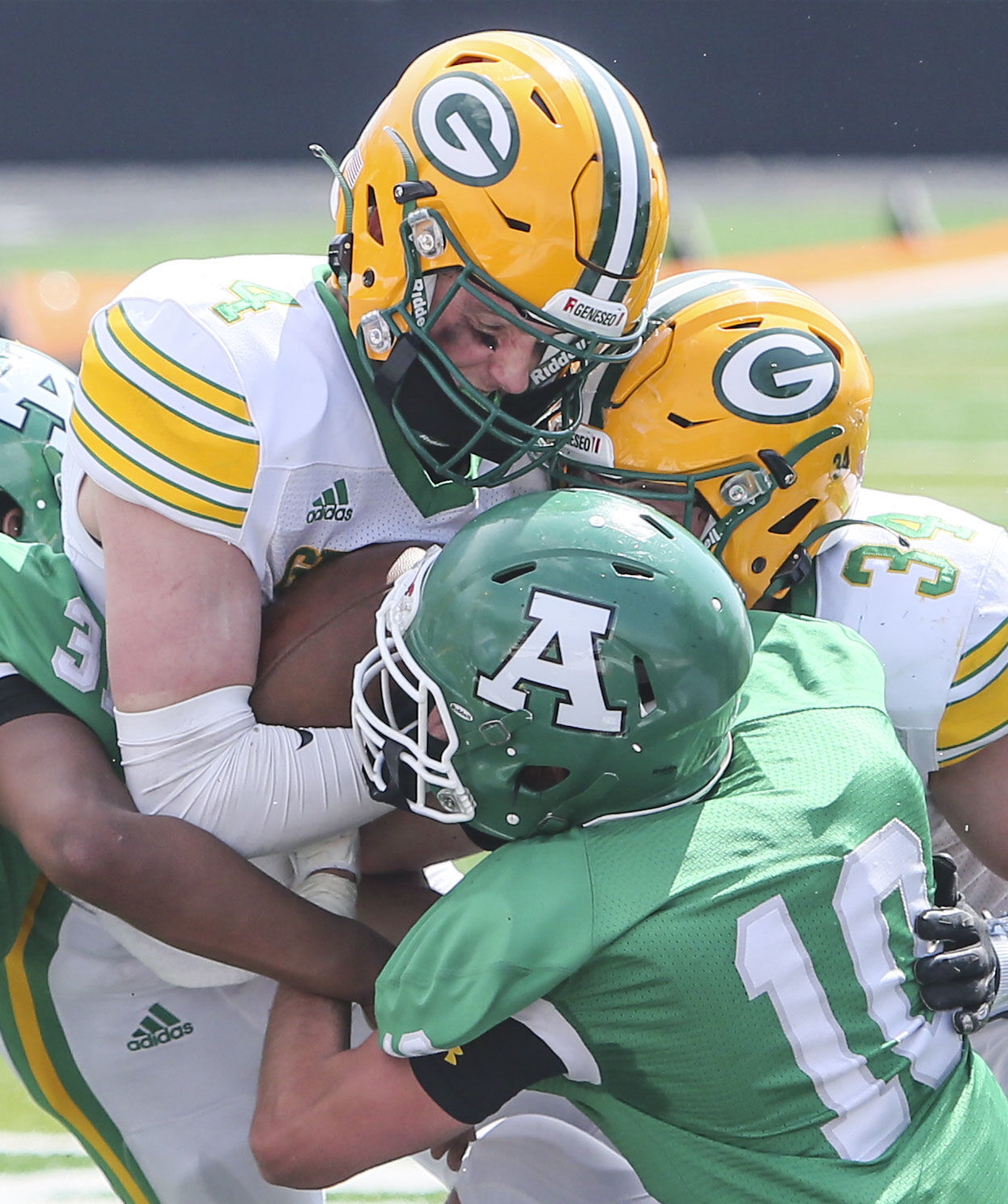 040521-qc-spt-gen-alleman-fball-9.JPG